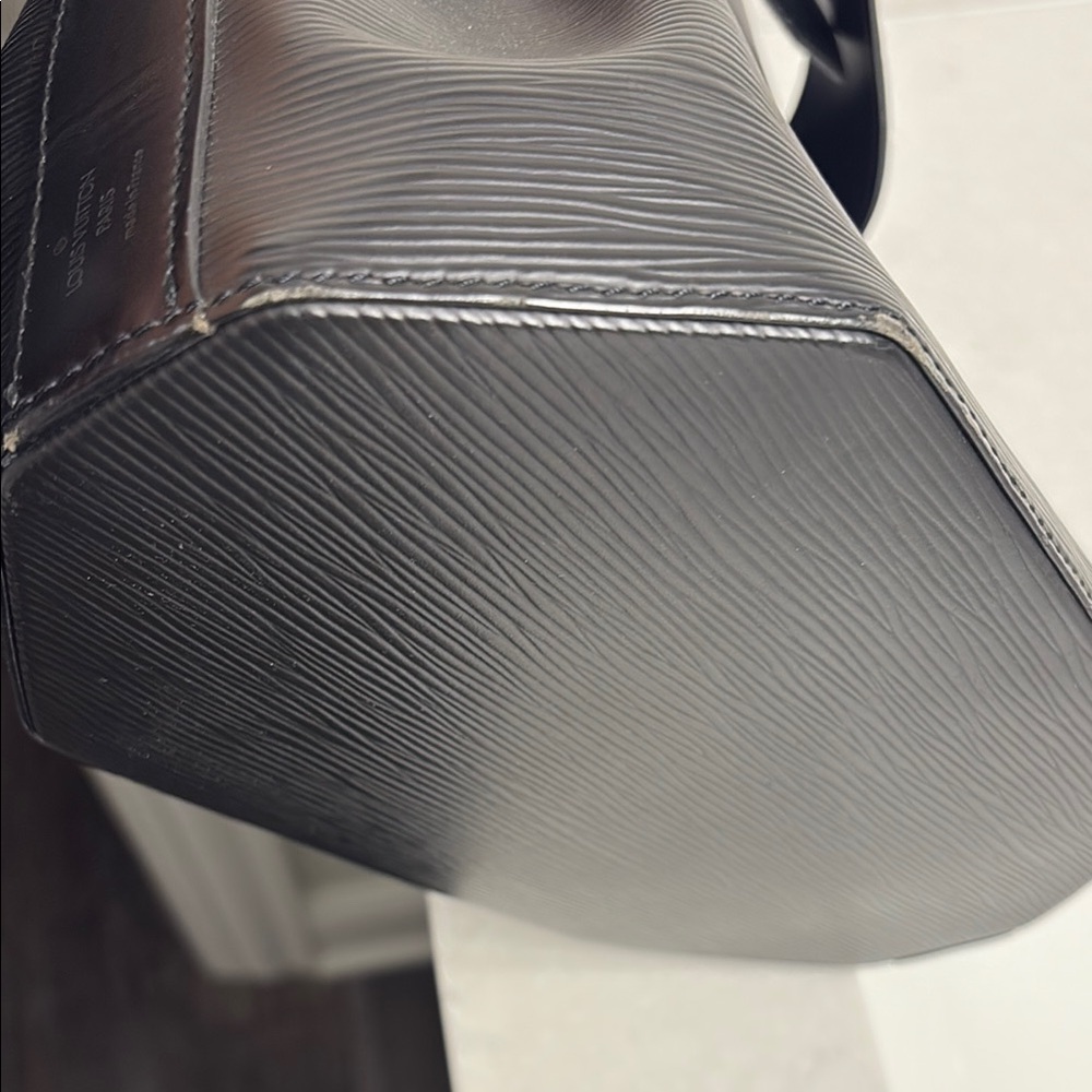 AUTHENTIC Louis Vuitton Black Epi Leather Sac D’ePaule - Picture 10 of 16